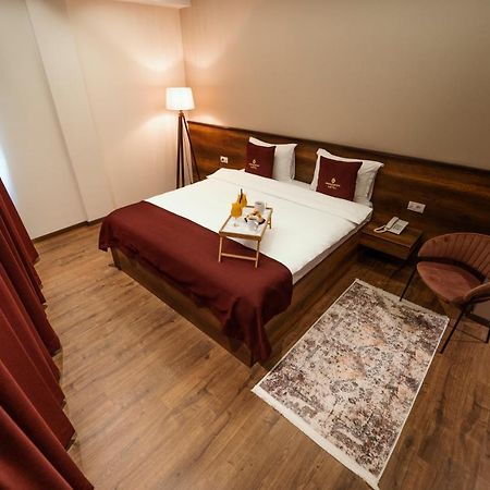 Monarch Boutique Hotel プリズレン エクステリア 写真