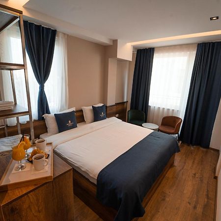 Monarch Boutique Hotel プリズレン エクステリア 写真