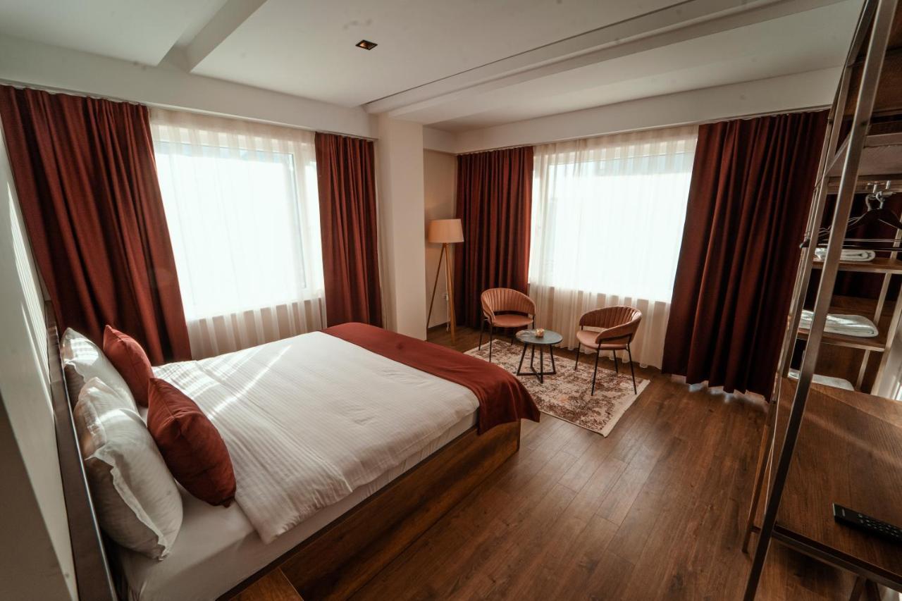 Monarch Boutique Hotel プリズレン エクステリア 写真