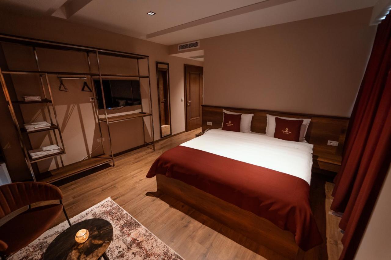 Monarch Boutique Hotel プリズレン エクステリア 写真
