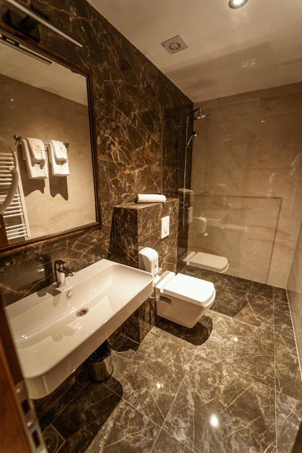 Monarch Boutique Hotel プリズレン エクステリア 写真