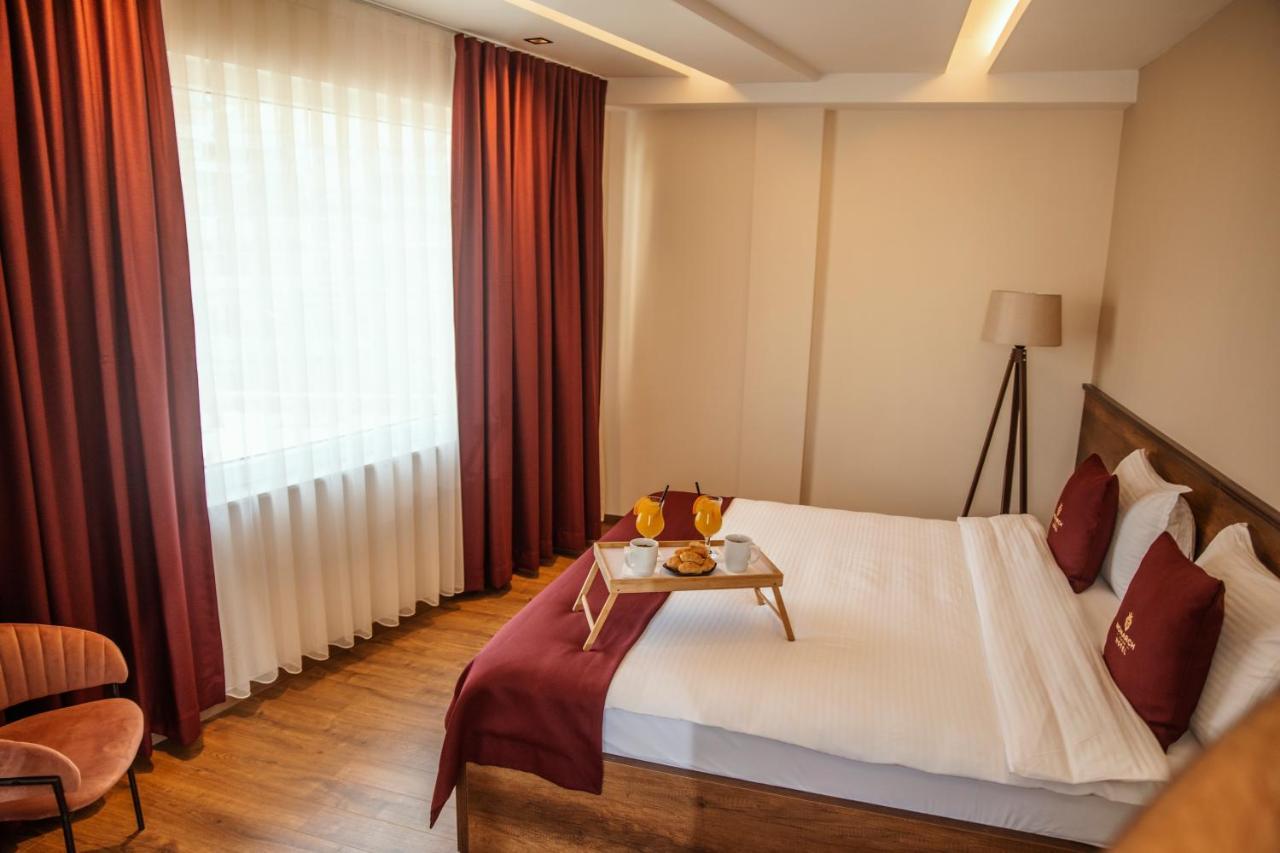 Monarch Boutique Hotel プリズレン エクステリア 写真