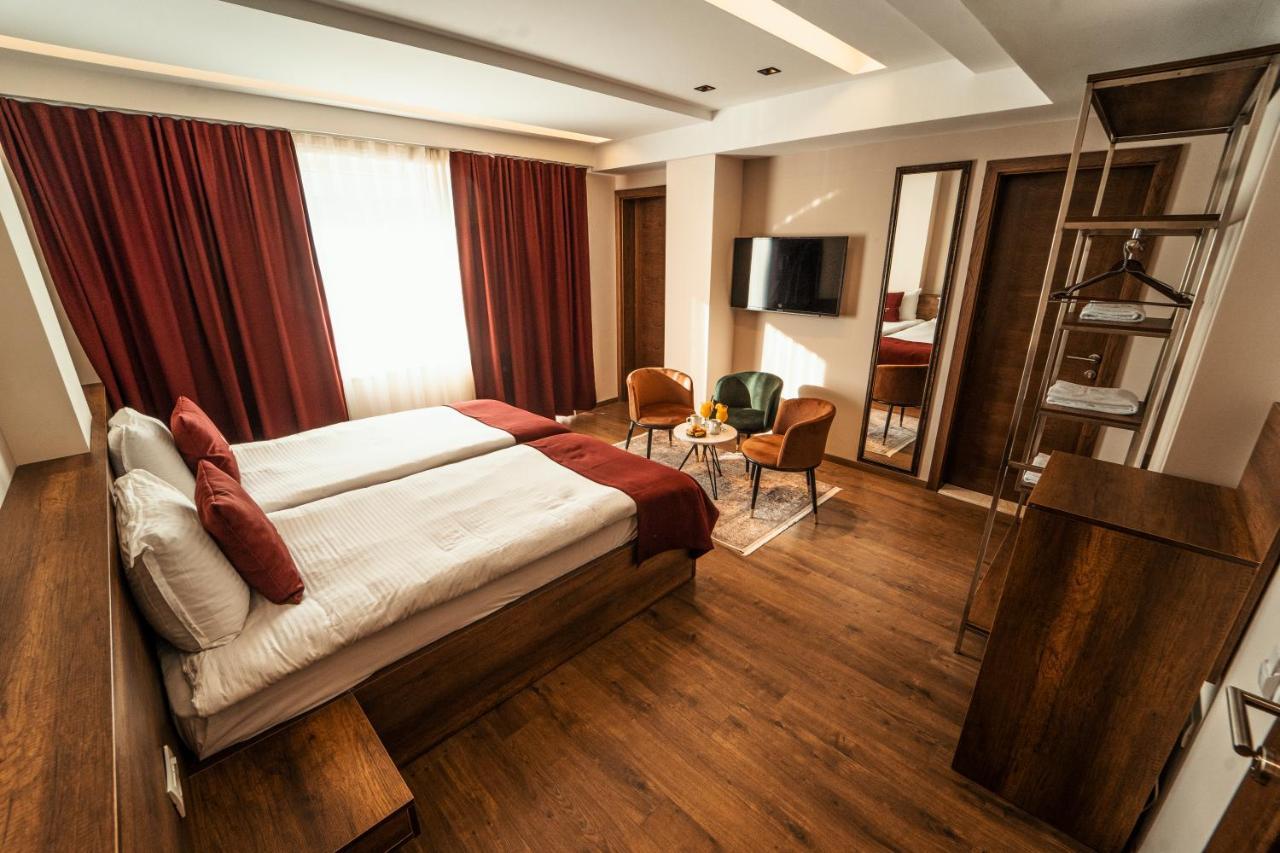 Monarch Boutique Hotel プリズレン エクステリア 写真