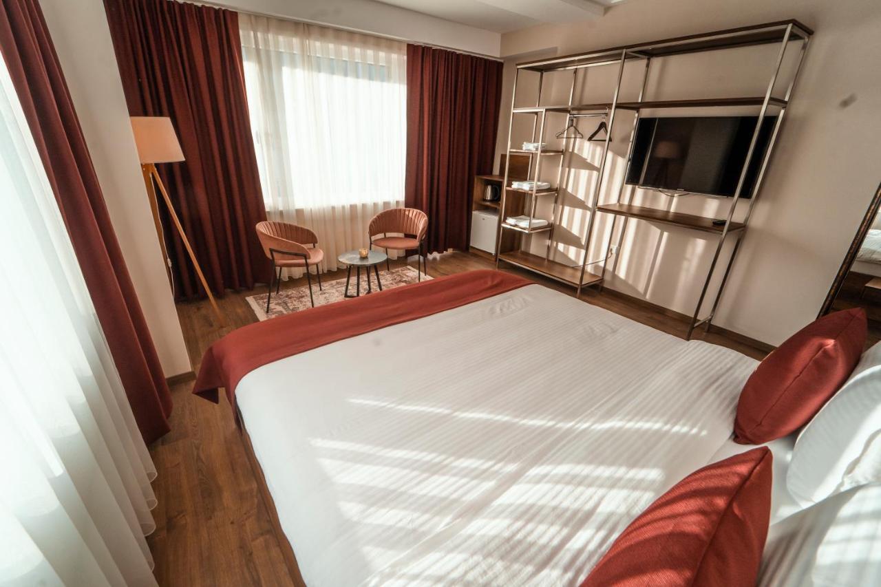 Monarch Boutique Hotel プリズレン エクステリア 写真